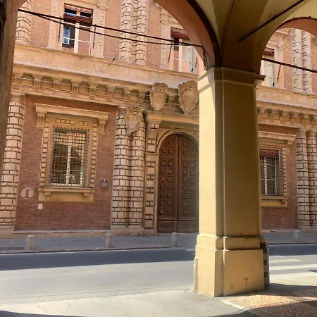 Charming Towers-roofs View * Boloňa