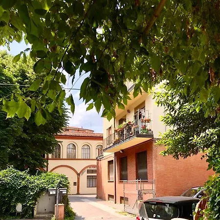 Charming Towers-roofs View Boloňa