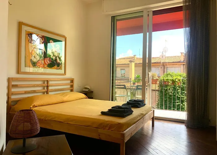 Charming Towers-roofs View شقة بولونيا