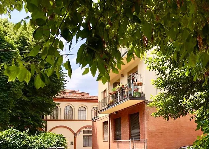 Charming Towers-roofs View بولونيا