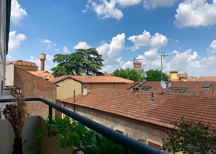 Charming Towers-roofs View بولونيا